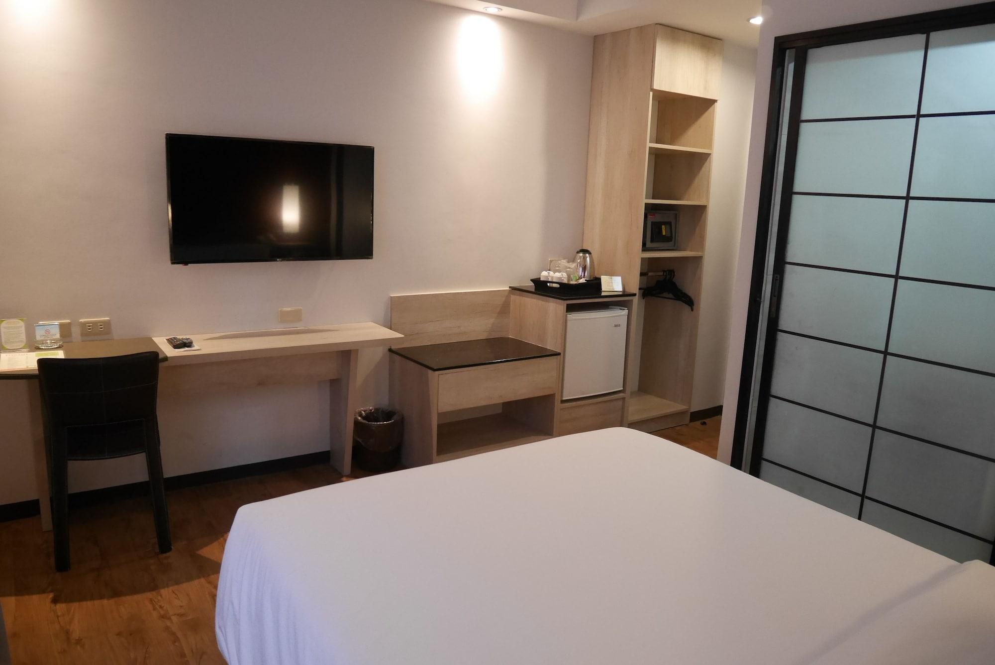 Hotel Circle And 3*
