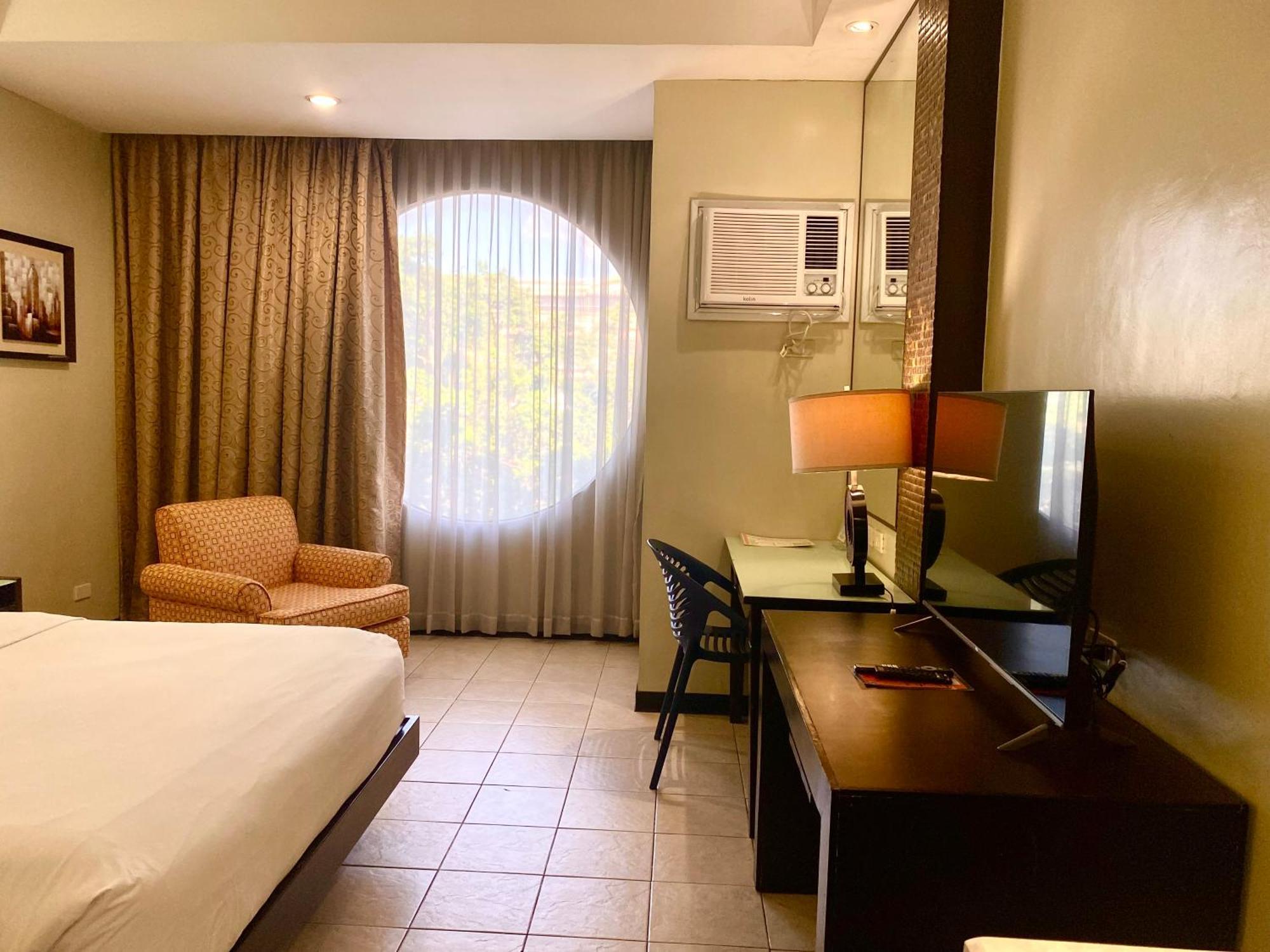 Circle And Hotel Bacolod