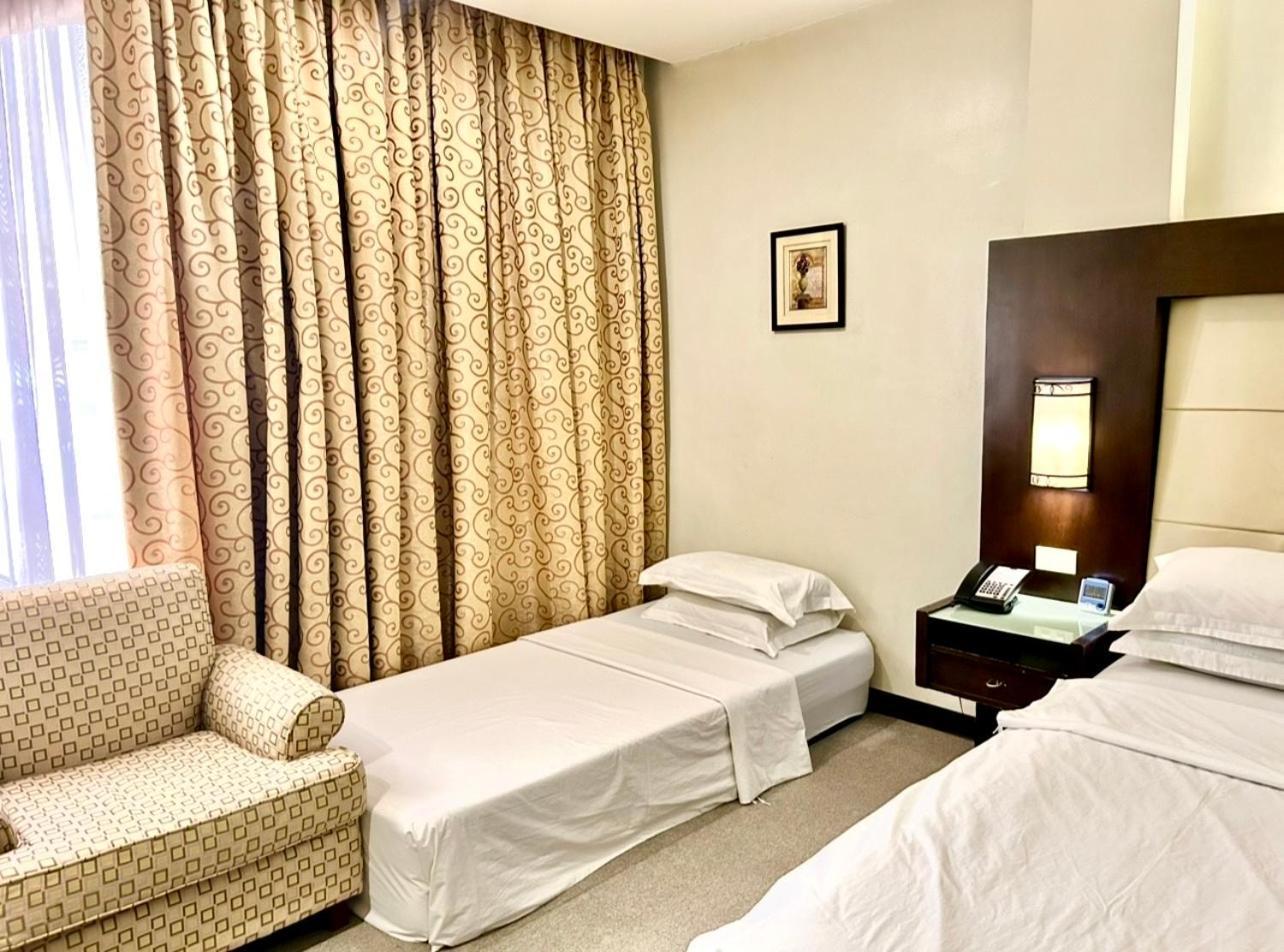 Hotel Circle And 3*