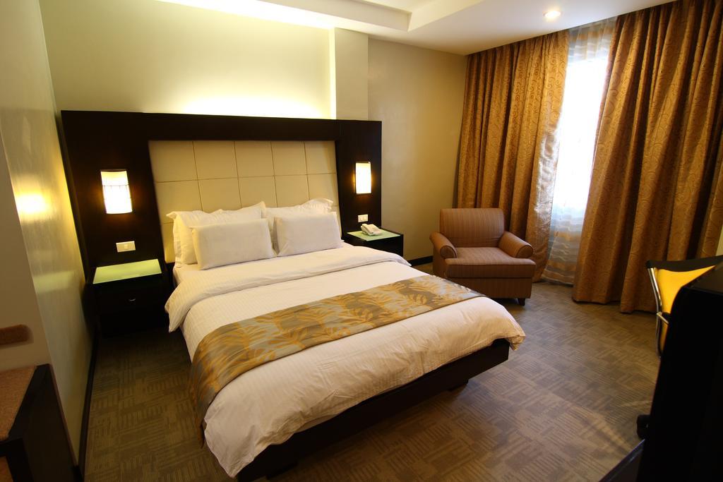 Circle And Hotel Bacolod
