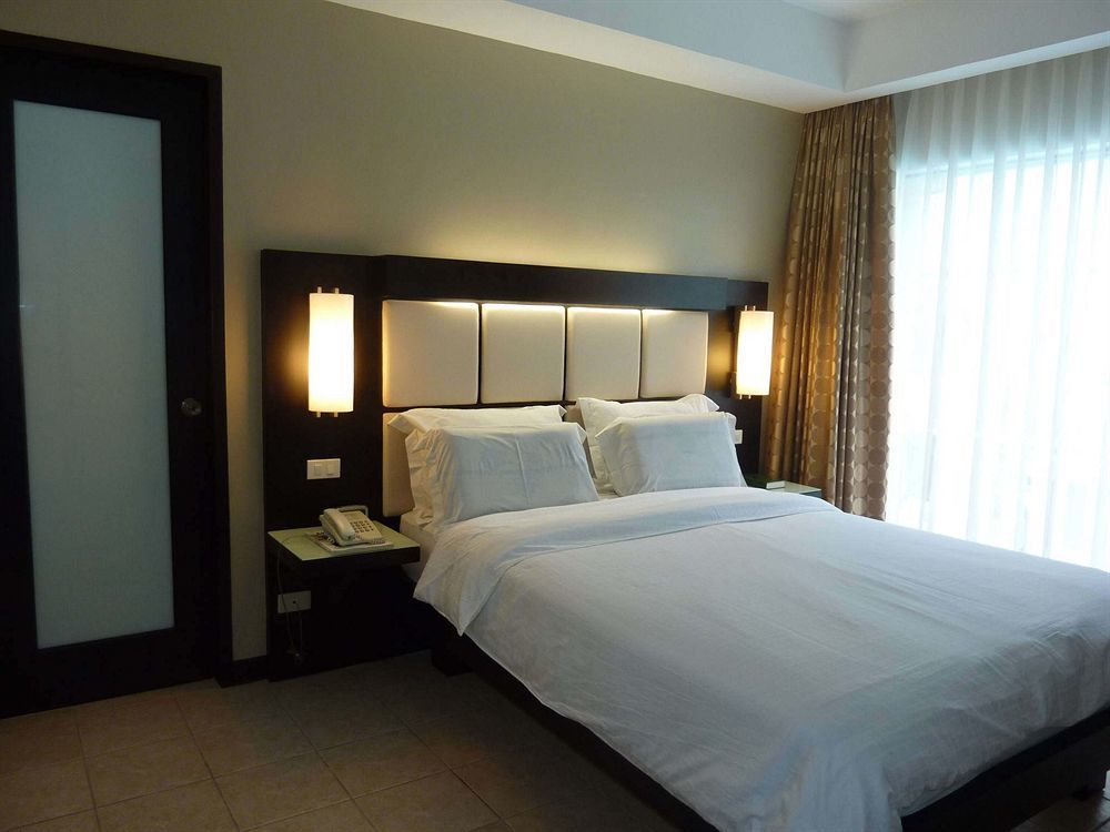 Circle And 3* Bacolod
