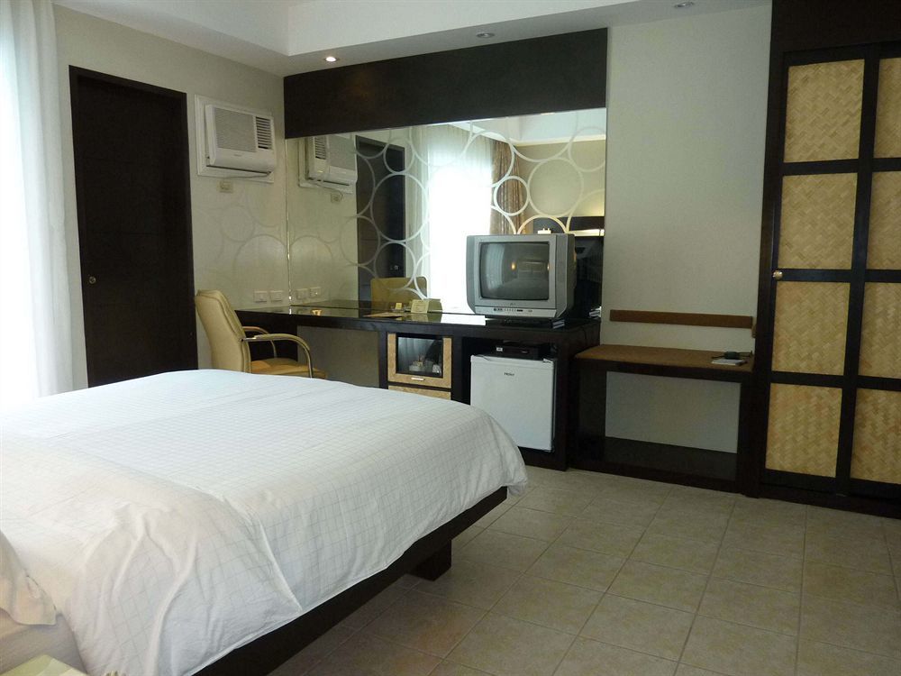 Circle And Hotel Bacolod