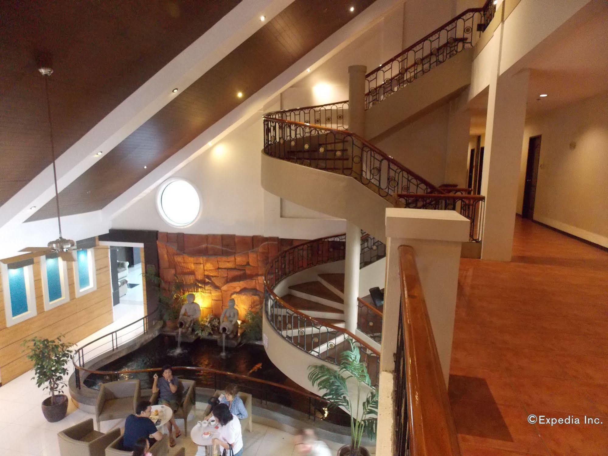 Hotel Circle And