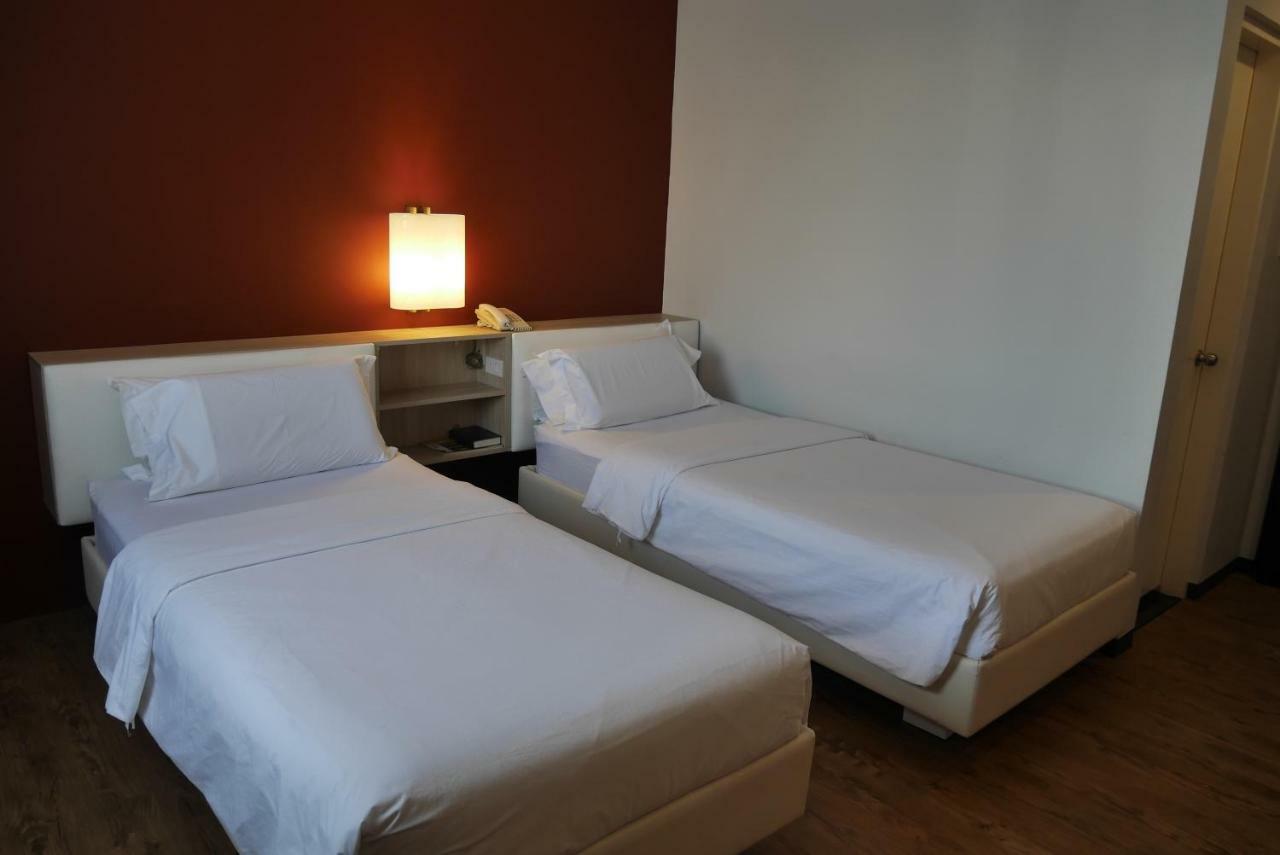 Hotel Circle And 3*
