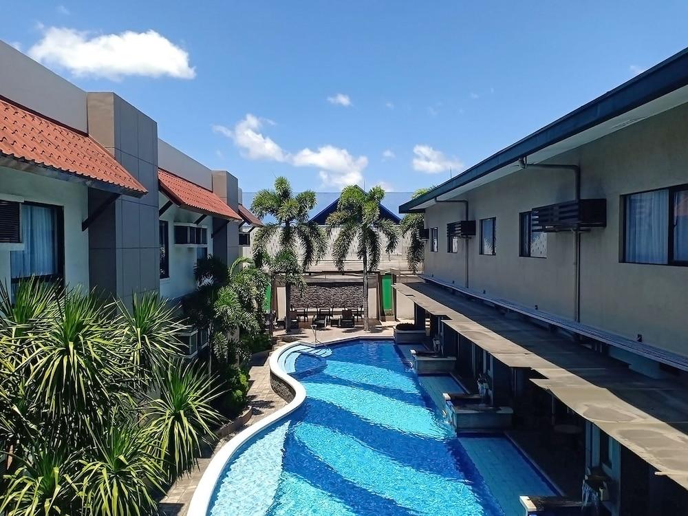 Hotel Circle And Bacolod