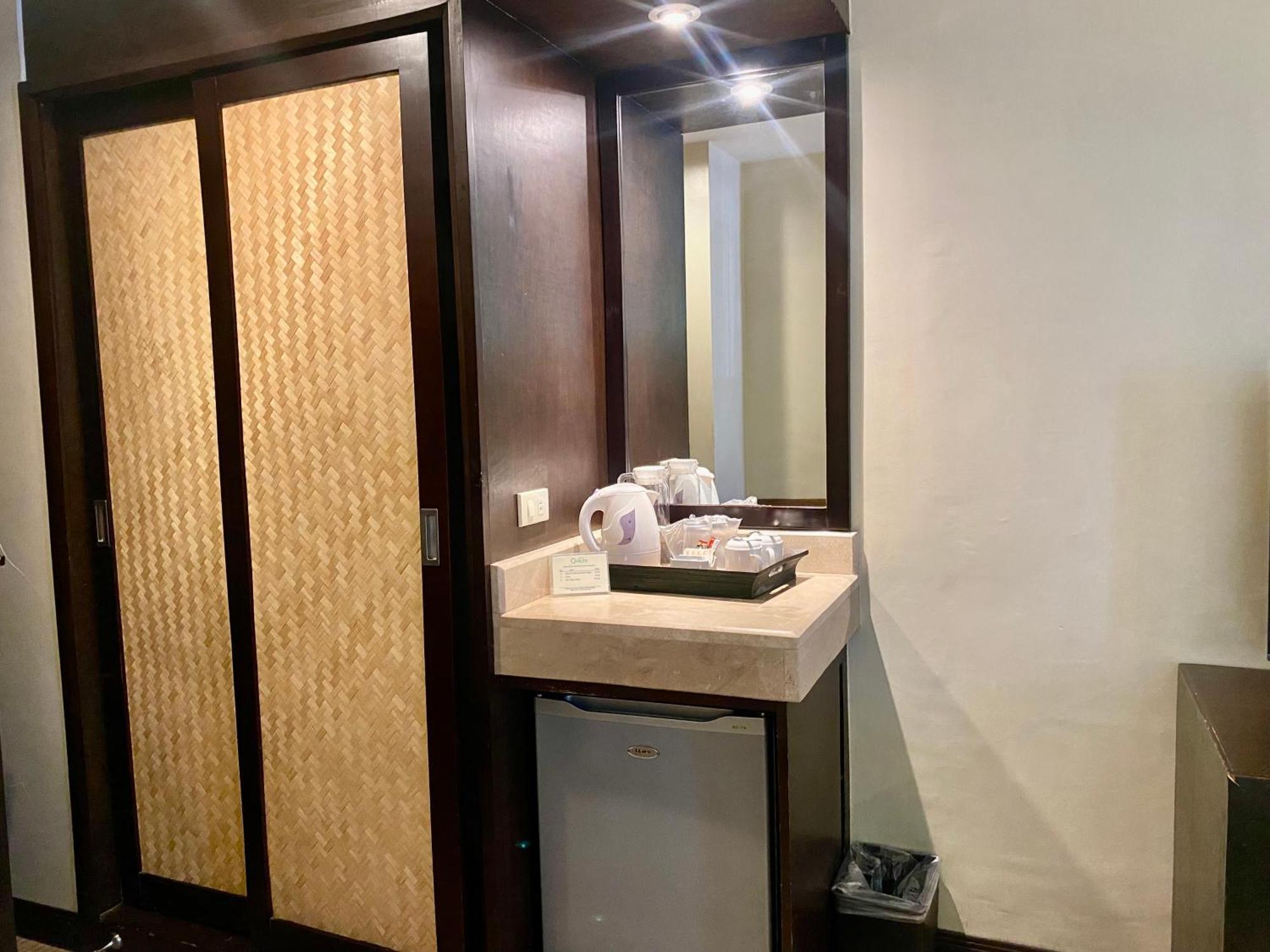 Hotel Circle And Bacolod