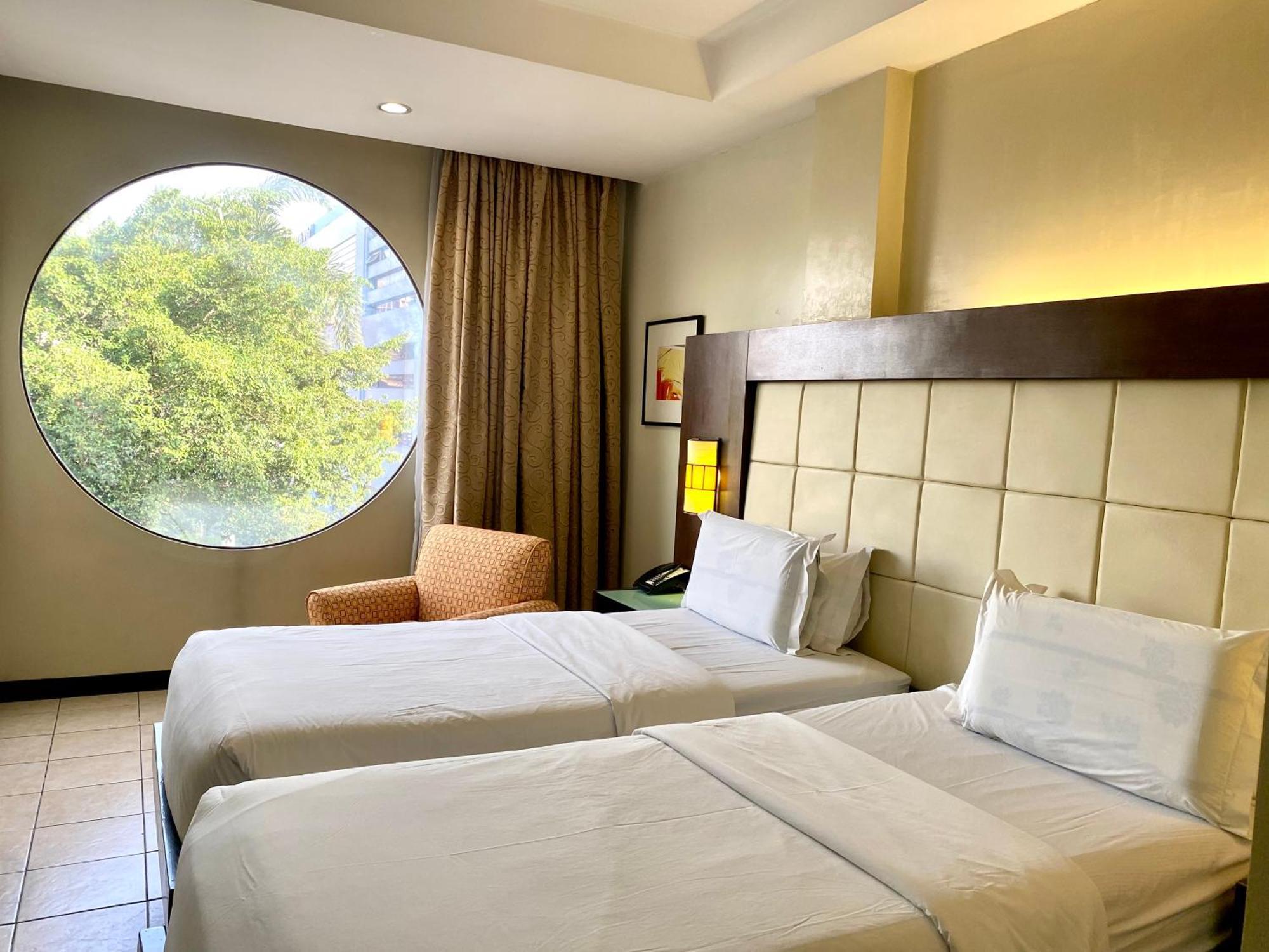 Circle And Hotel