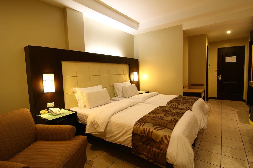 Hotel Circle And Bacolod